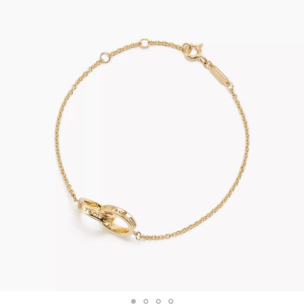 Tiffany’s 18k solid gold interlocking bracelet